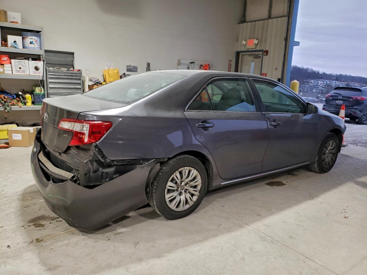 2014 Toyota Camry - Фото 3