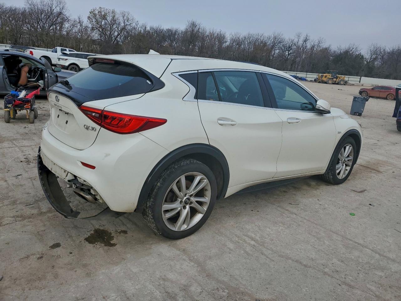 2017 Infiniti Qx30 Base - Фото 3