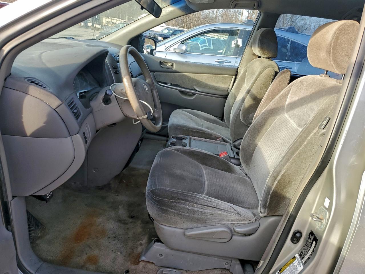 2006 Toyota Sienna Ce 7 Passenger - Image 7