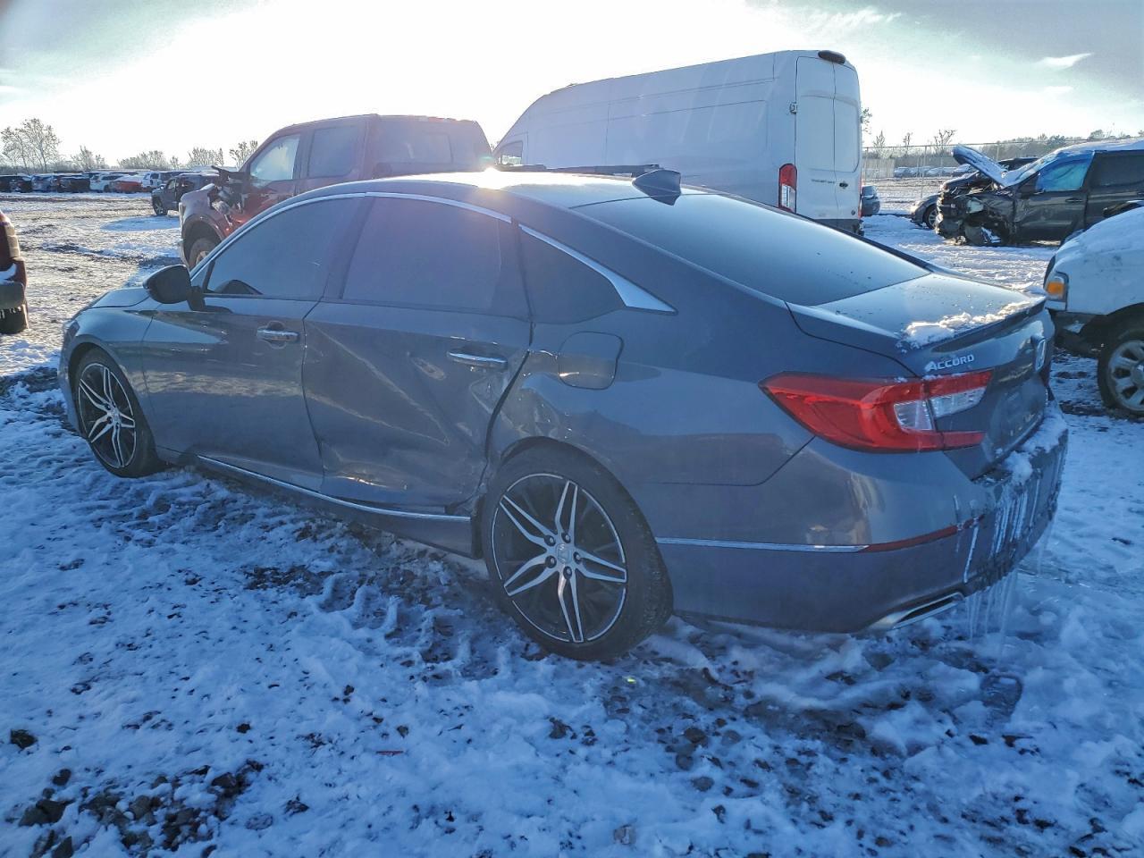2021 Honda Accord Touring - Фото 2