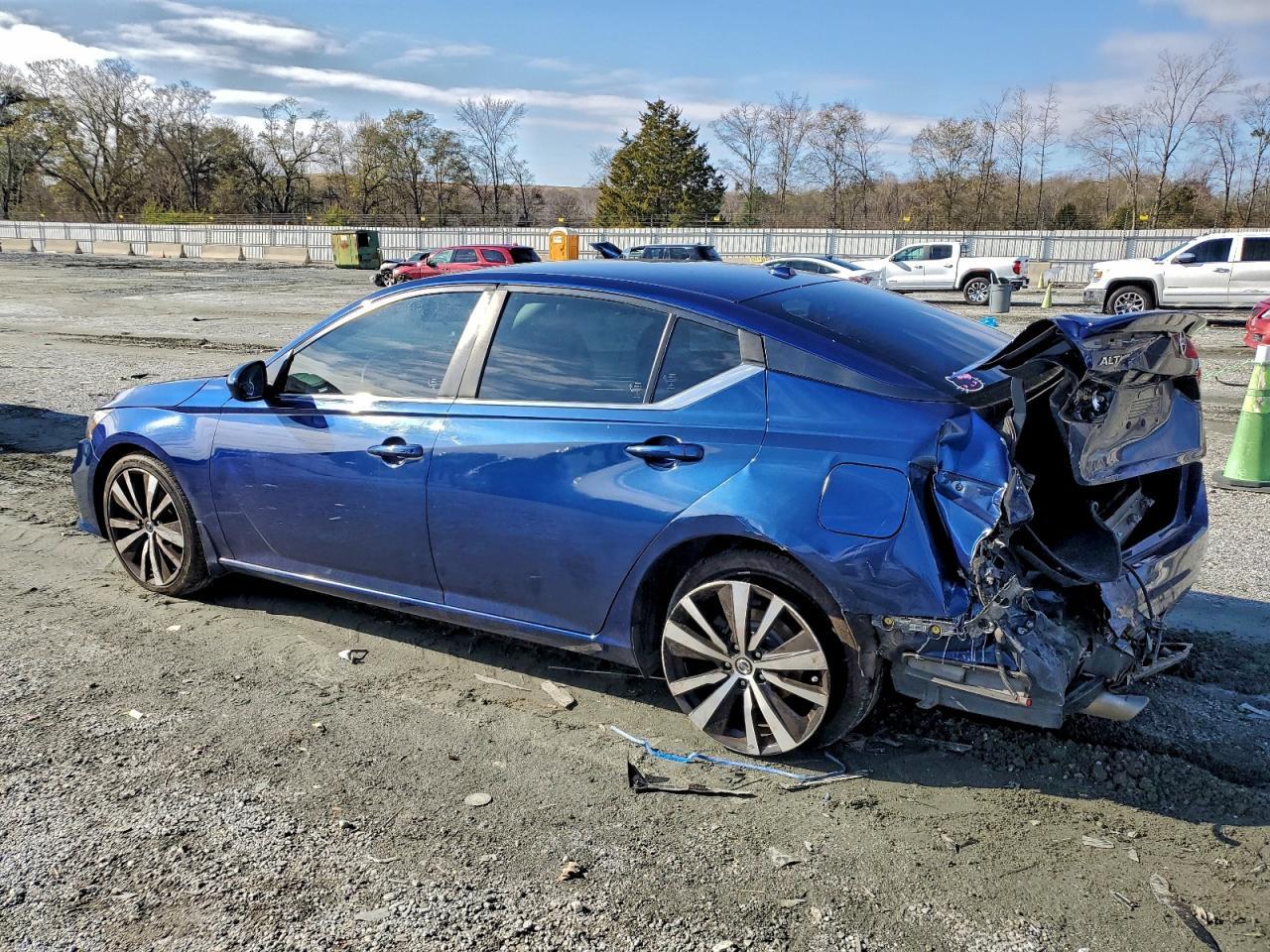 2019 Nissan Altima Sr - Image 2