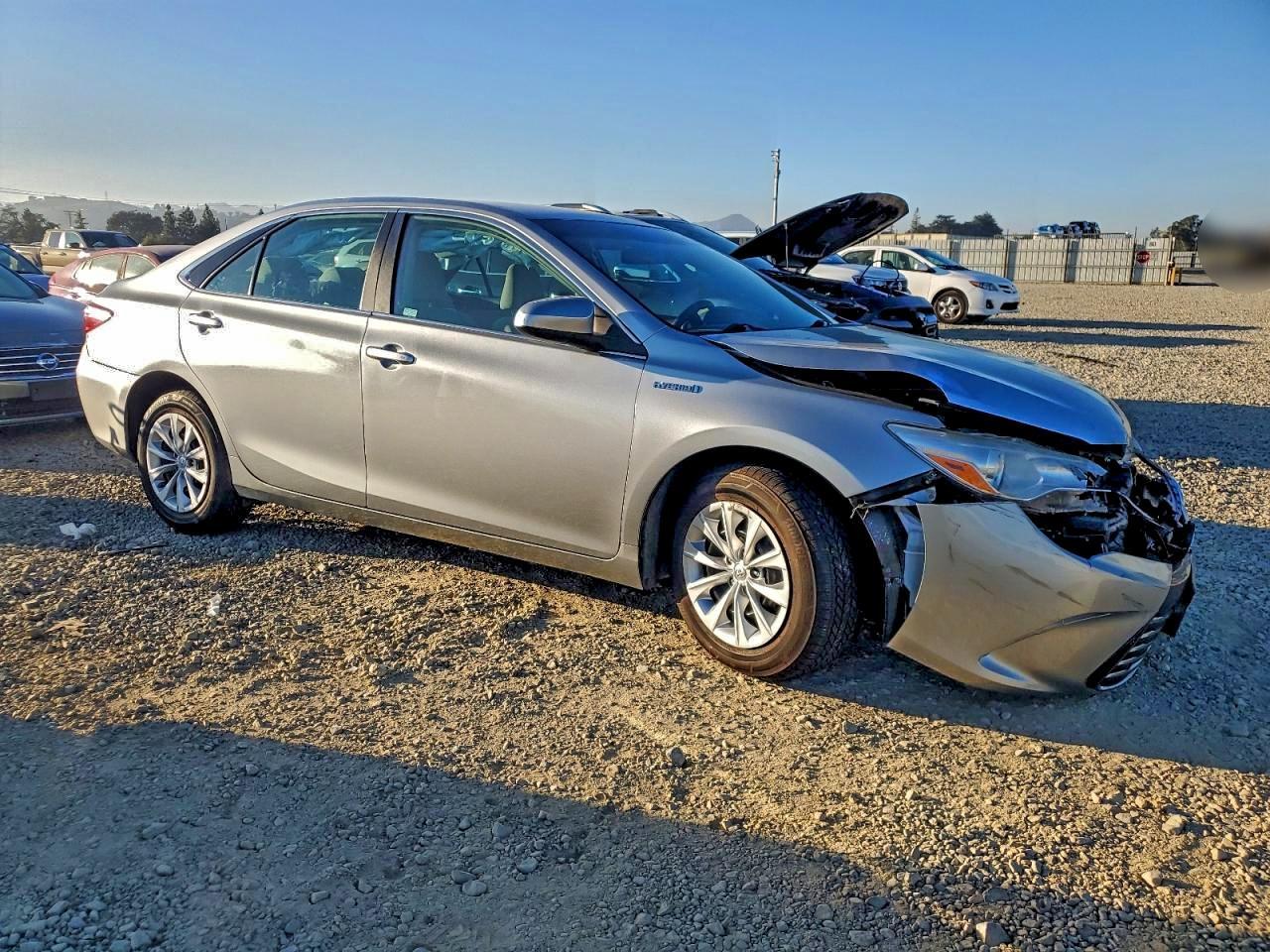 2015 Toyota Camry Hybrid Le - Фото 4