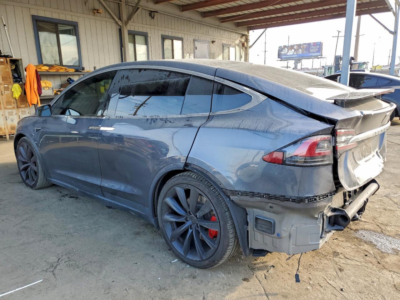 2020 Tesla Model X - Фото 2