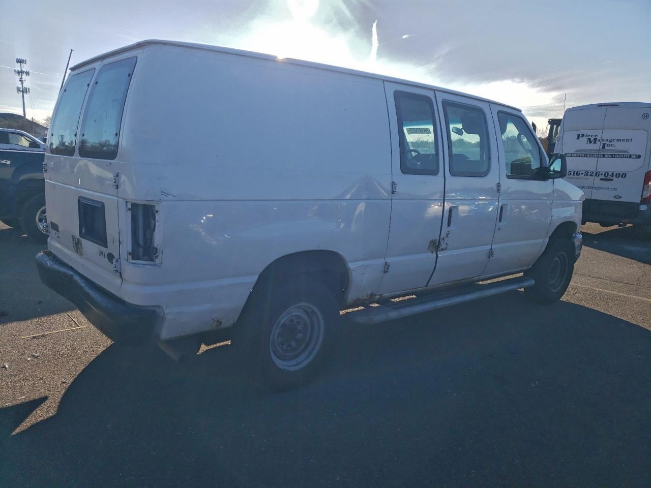 2012 Ford E250 Delivery Van - Фото 3