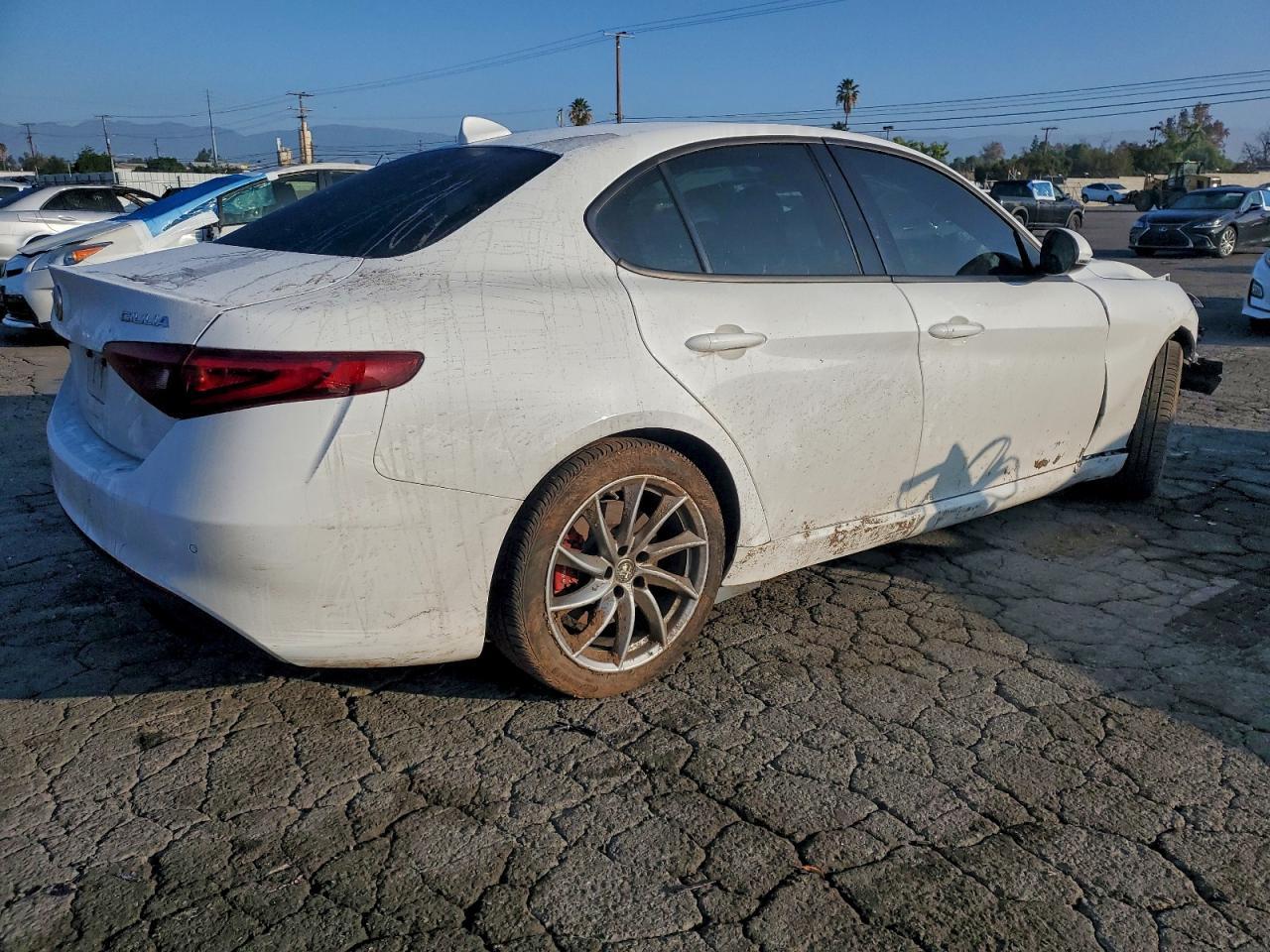 2022 Alfa Romeo Giulia - Фото 3