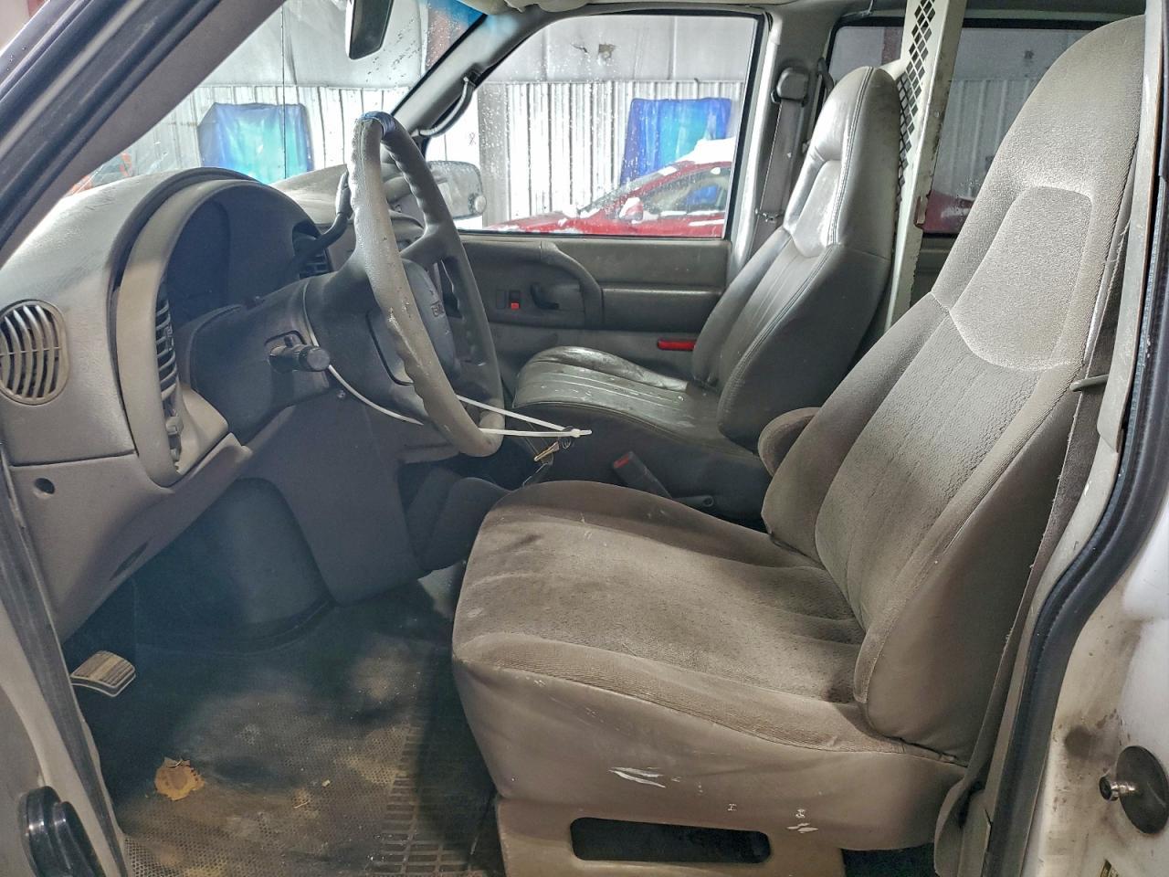 2005 GMC Safari Xt - Фото 7