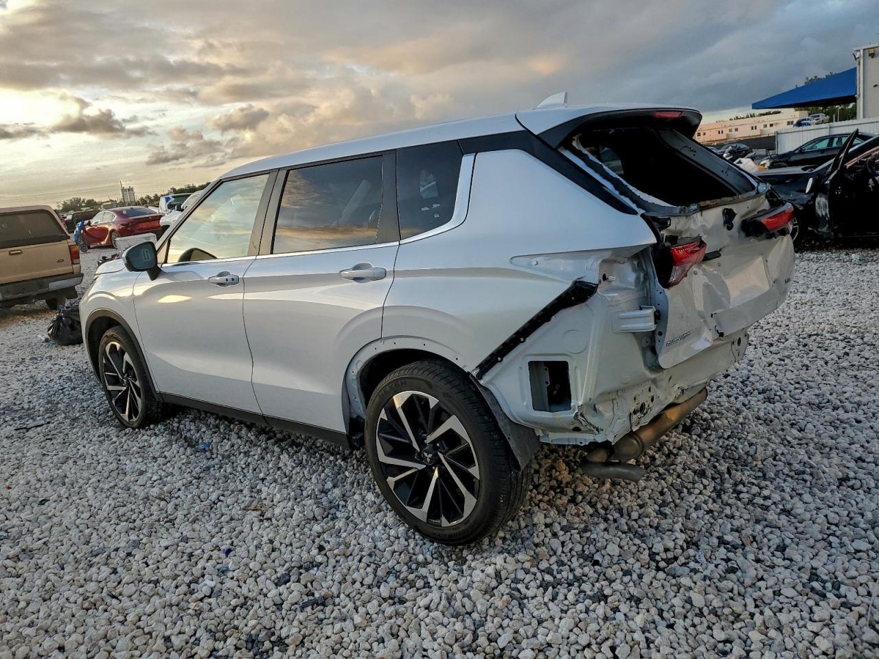 2024 Mitsubishi Outlander Se - Фото 2