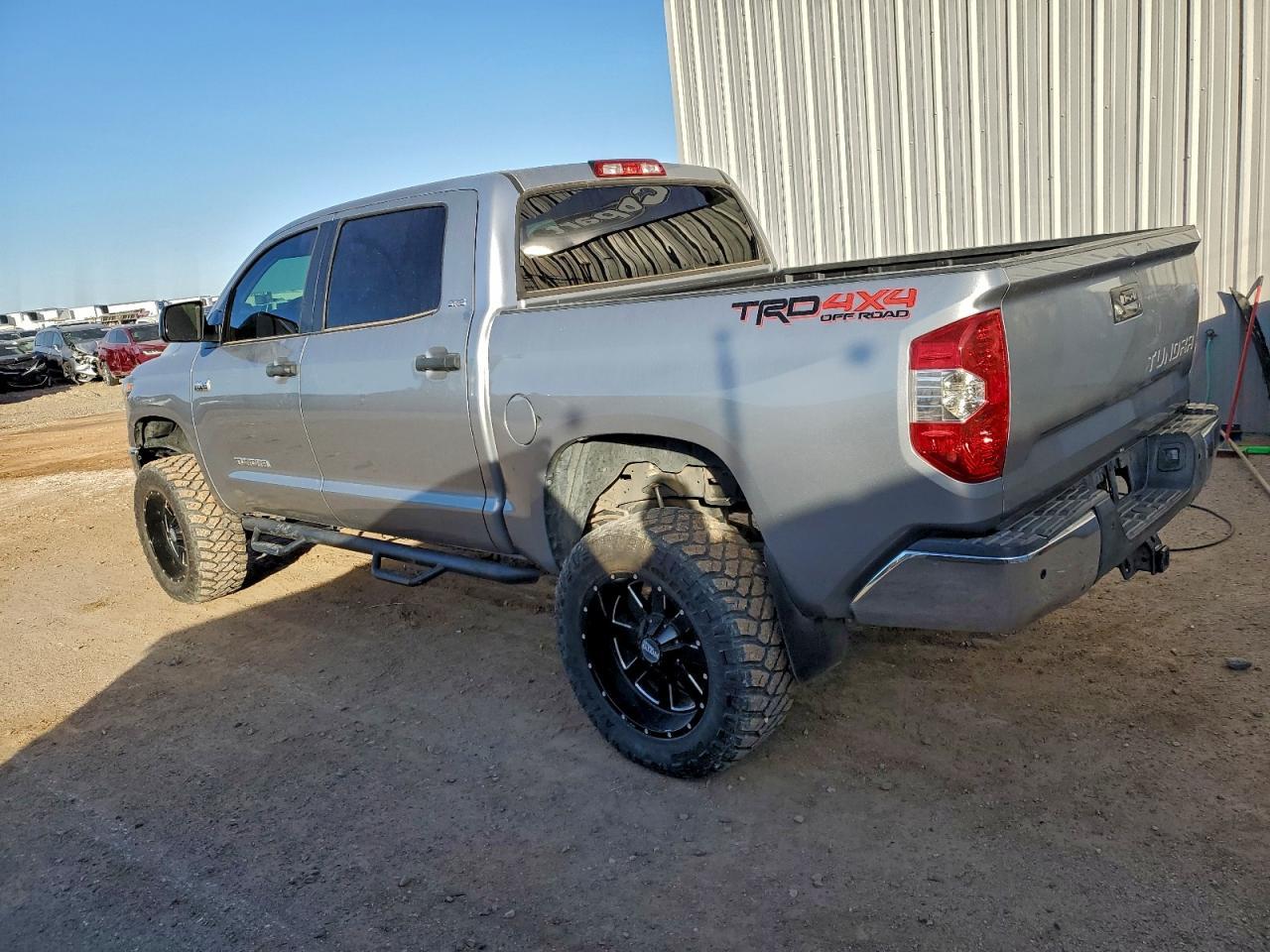 2018 Toyota Tundra Crewmax Sr5 - Image 2