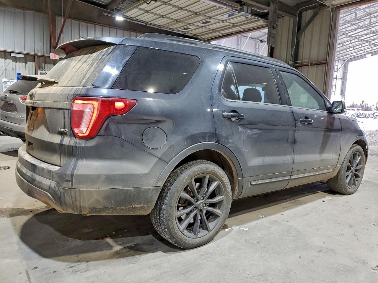 2017 Ford Explorer Xlt - Фото 3