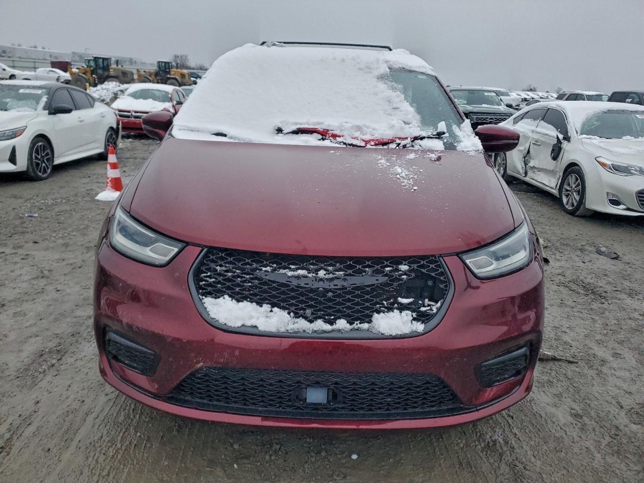 2021 Chrysler Pacifica Touring - Фото 5
