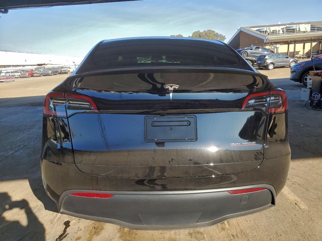 2025 Tesla Model Y - Фото 6