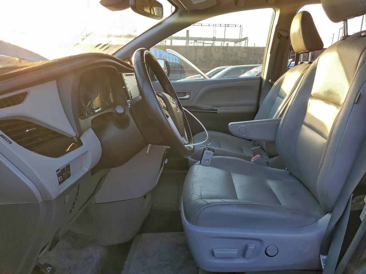 2019 Toyota Sienna Xle - Image 7