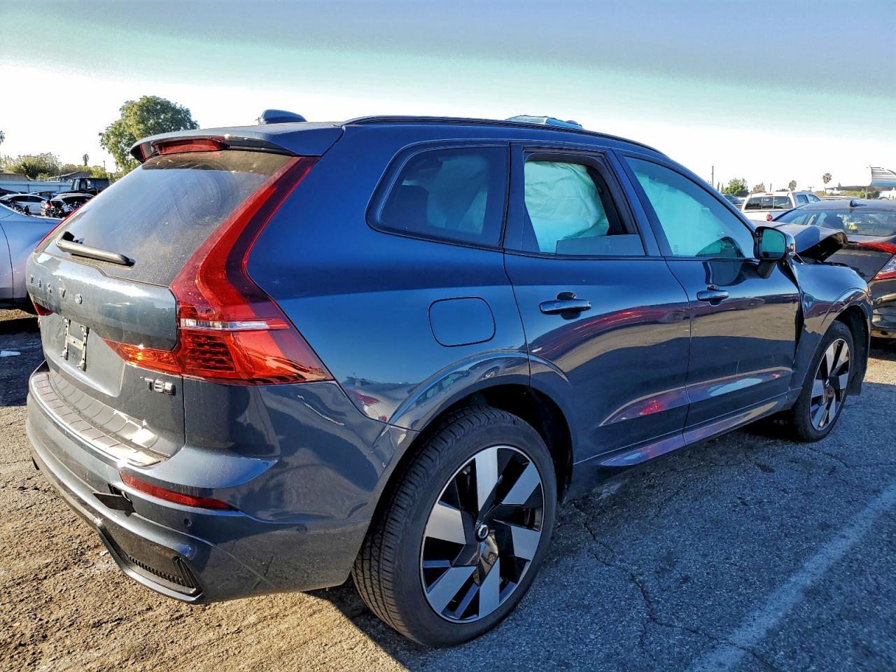 2025 Volvo Xc60 Plus - Фото 3
