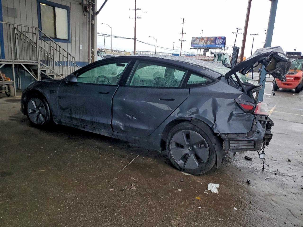 2022 Tesla Model 3 - Фото 2