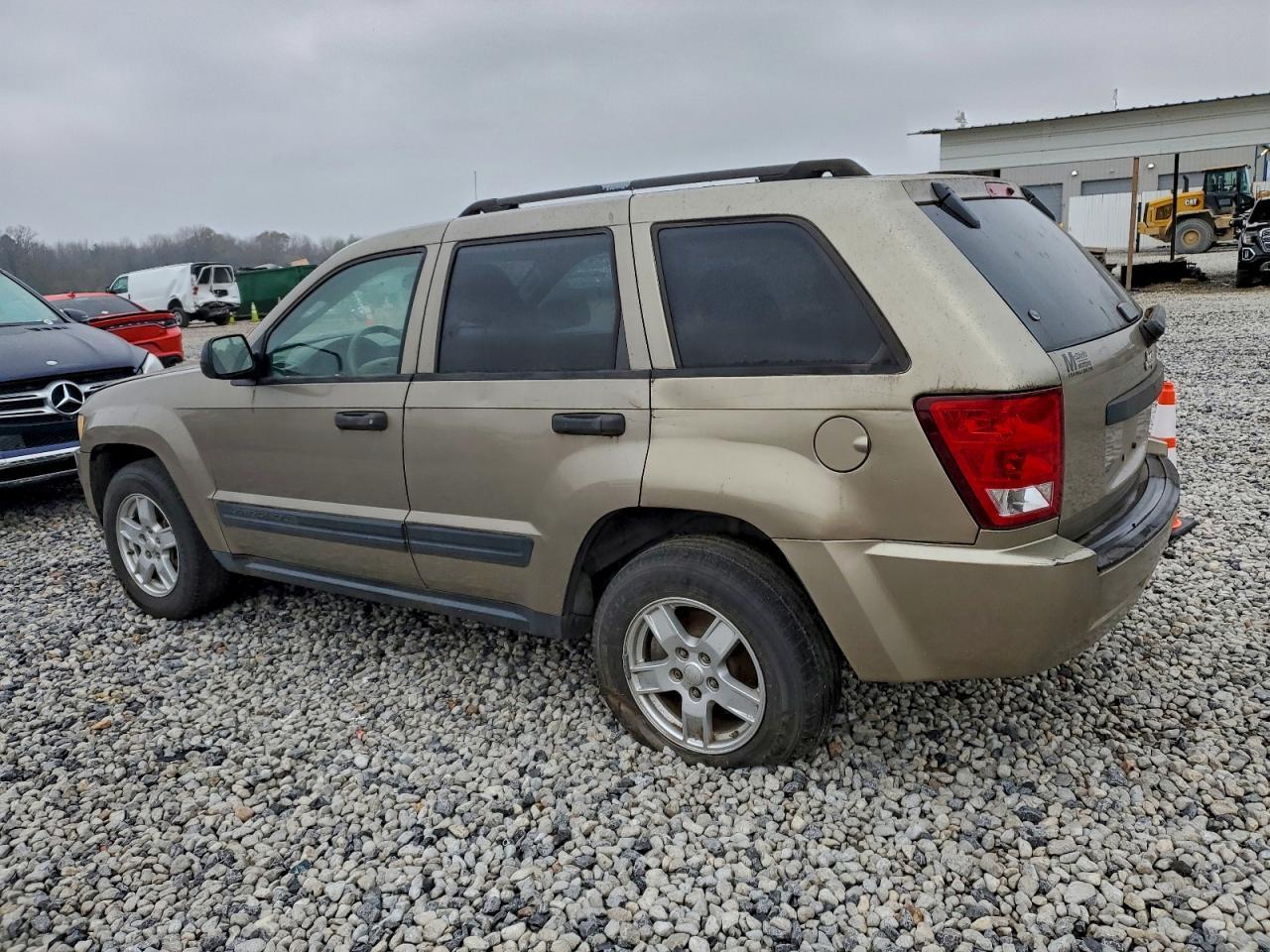 2005 Jeep Grand Cherokee Laredo - Image 2