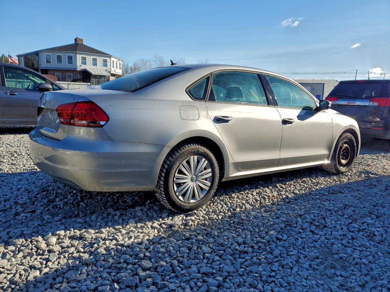 2014 Volkswagen Passat S - Image 3