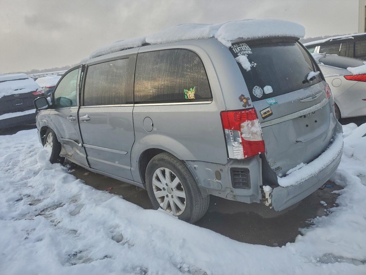 2015 Chrysler Town & Country Touring - Image 2