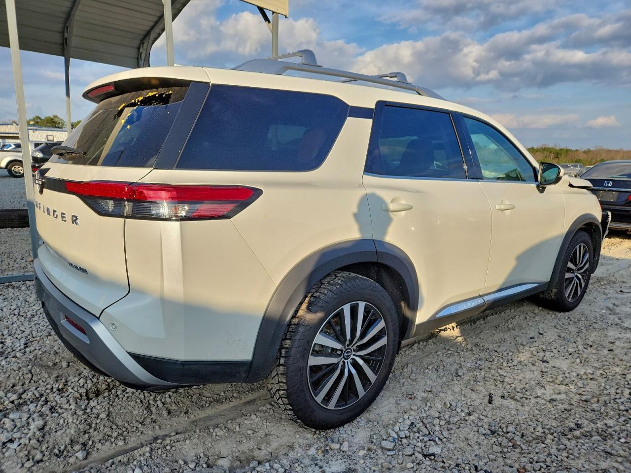 2023 Nissan Pathfinder Platinum - Фото 3