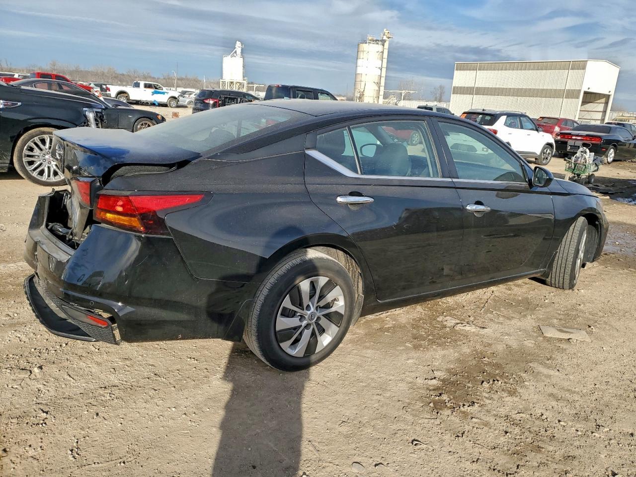 2023 Nissan Altima S - Фото 3