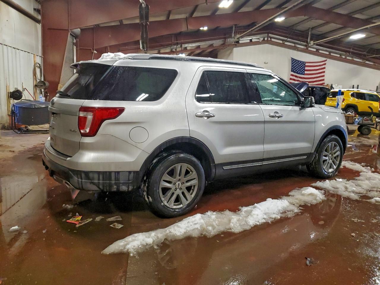2018 Ford Explorer Xlt - Фото 3
