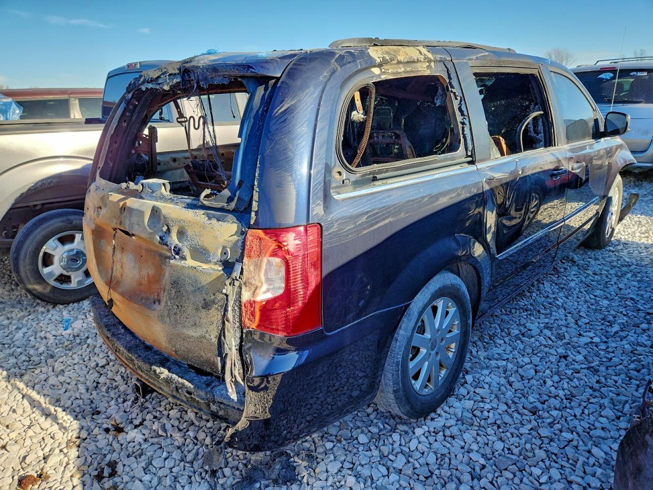 2011 Chrysler Town & Country Touring L - Image 3