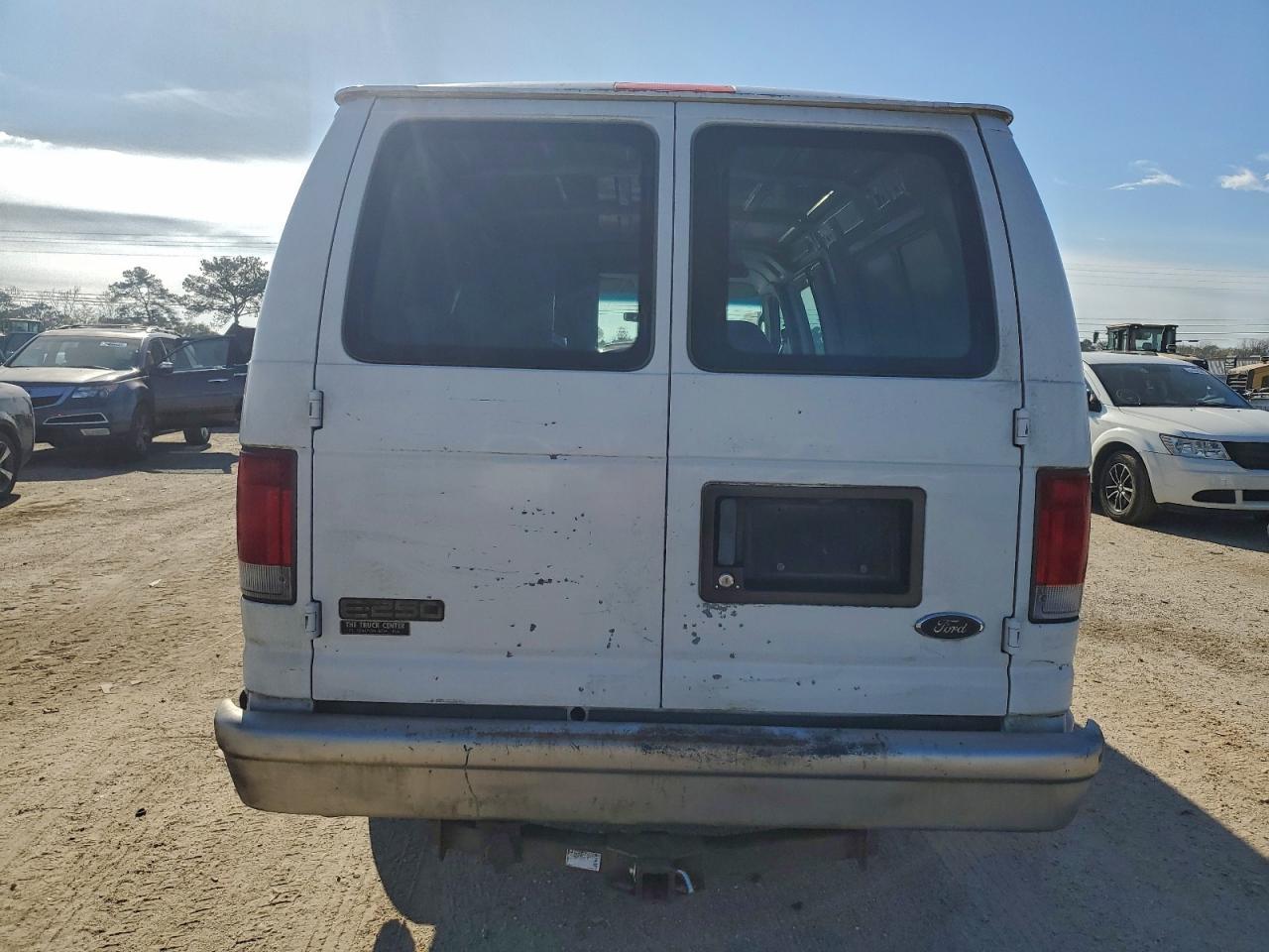 2003 Ford Econoline E250 Van - Фото 6