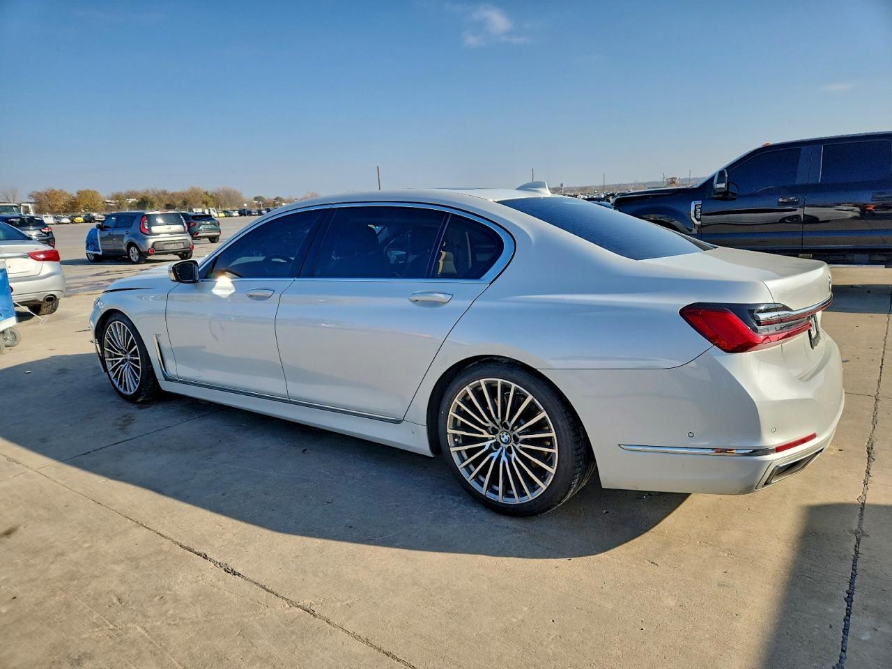 2020 BMW 740 I - Фото 2