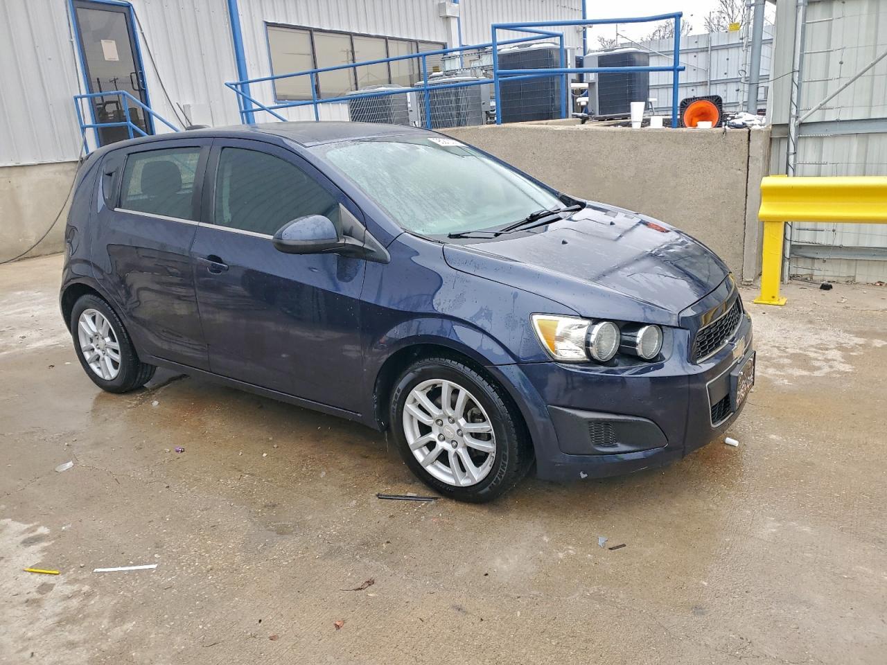 2016 Chevrolet Sonic Lt - Image 4