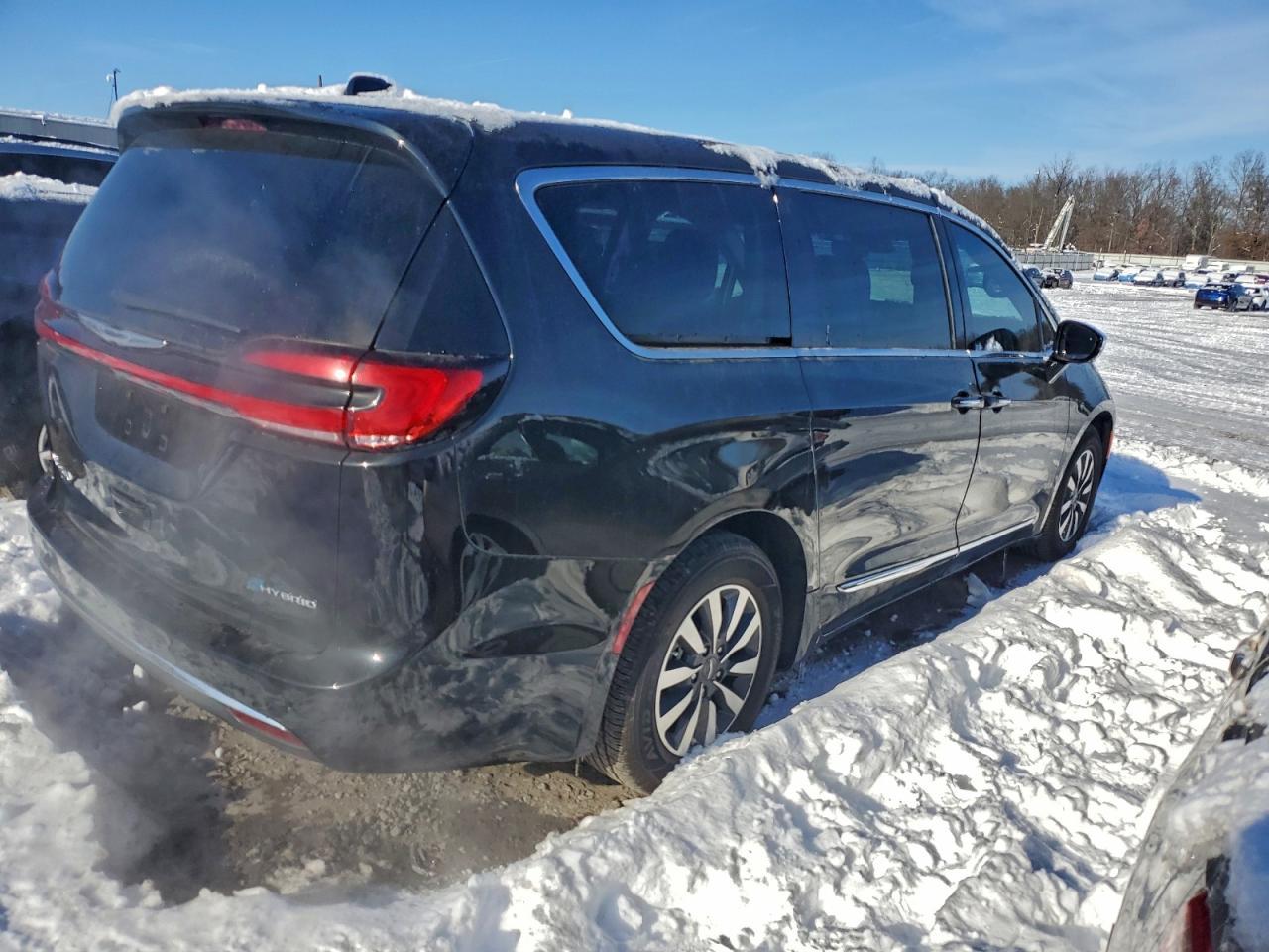 2023 Chrysler Pacifica Hybrid Limited - Фото 3