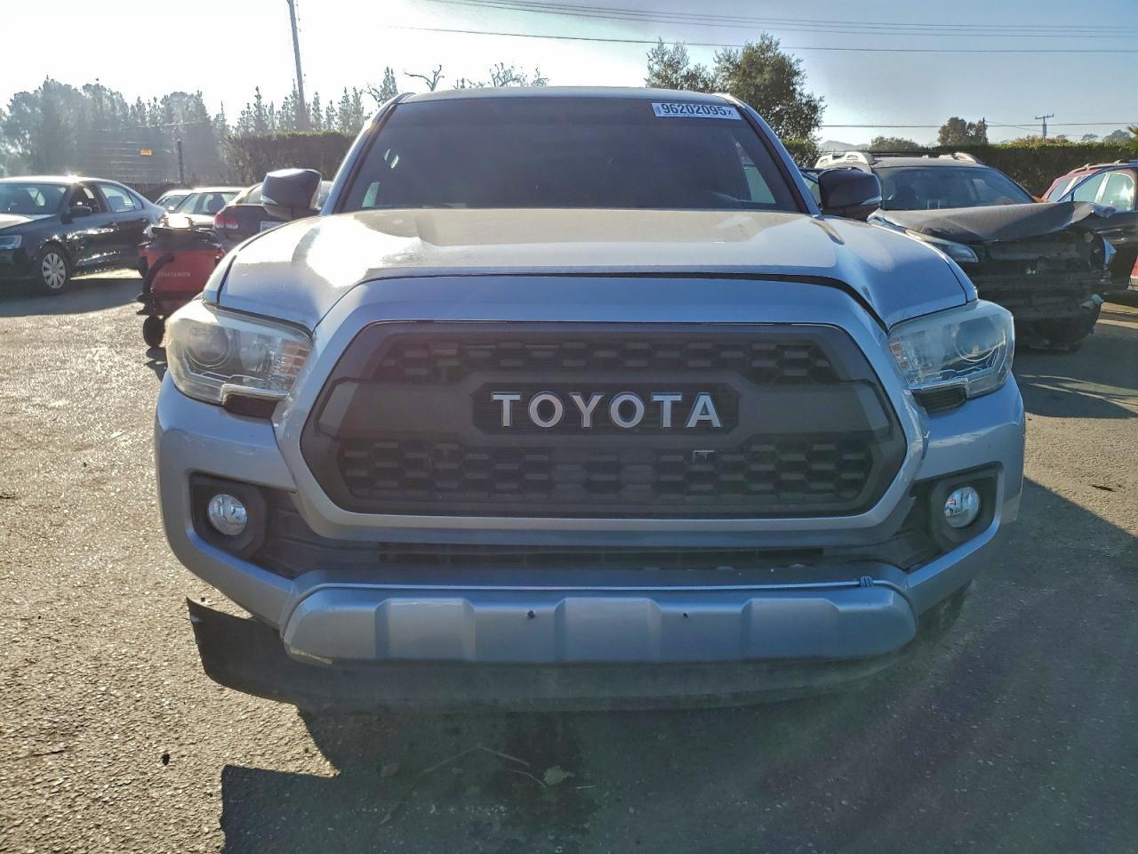 2017 Toyota Tacoma Double Cab - Image 5
