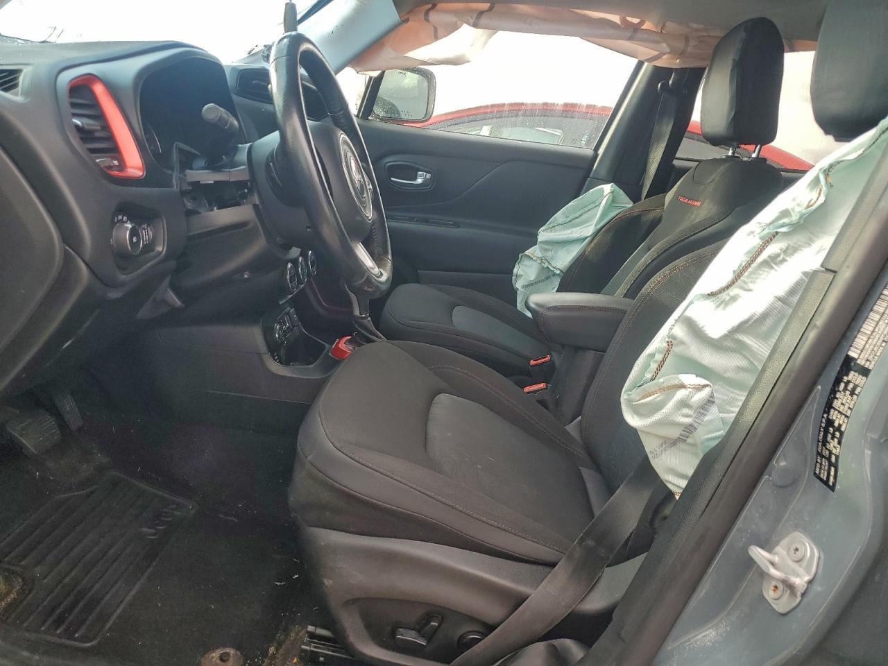 2017 Jeep Renegade Trailhawk - Image 7