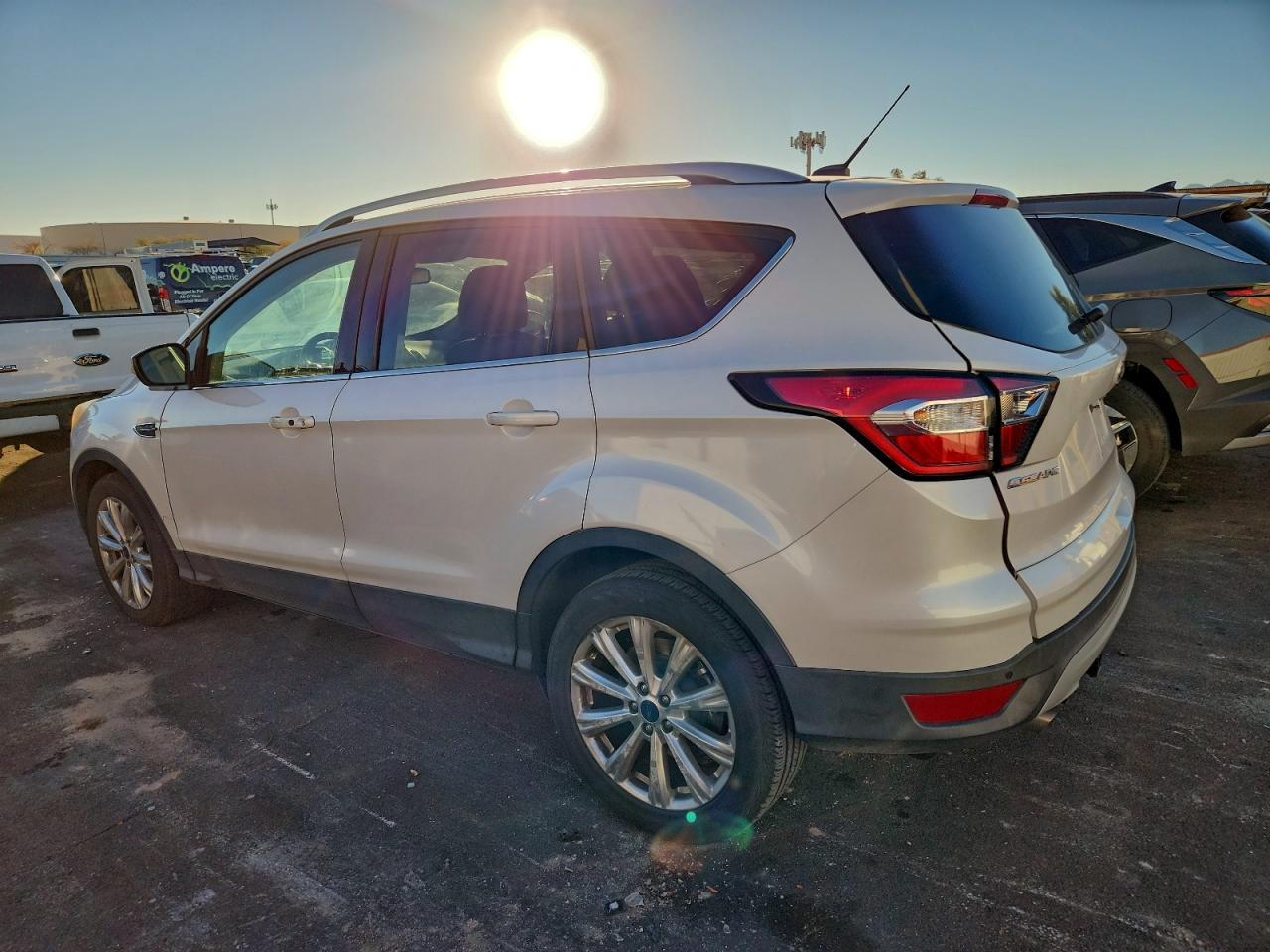 2017 Ford Escape Titanium - Фото 2