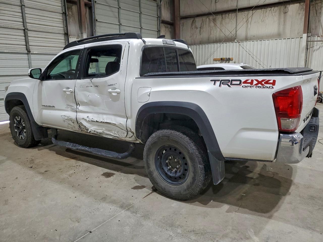 2016 Toyota Tacoma Double Cab - Фото 2