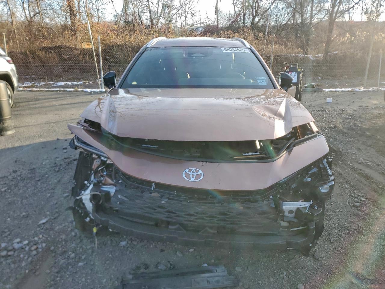 2025 Toyota Crown Signia Xle - Image 5