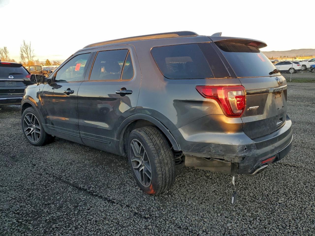 2016 Ford Explorer Sport - Фото 2