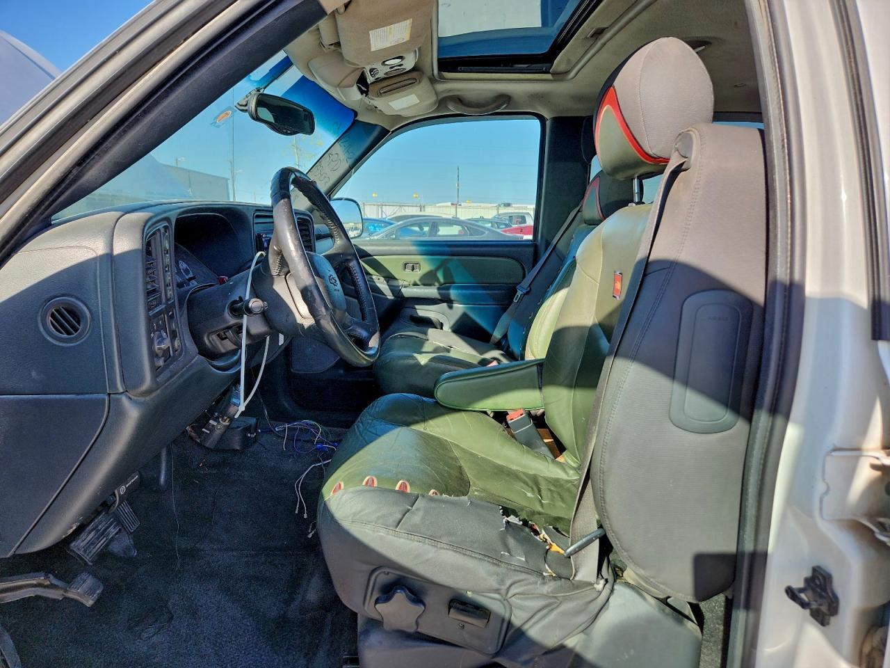 2002 Chevrolet Avalanche K1500 - Image 7