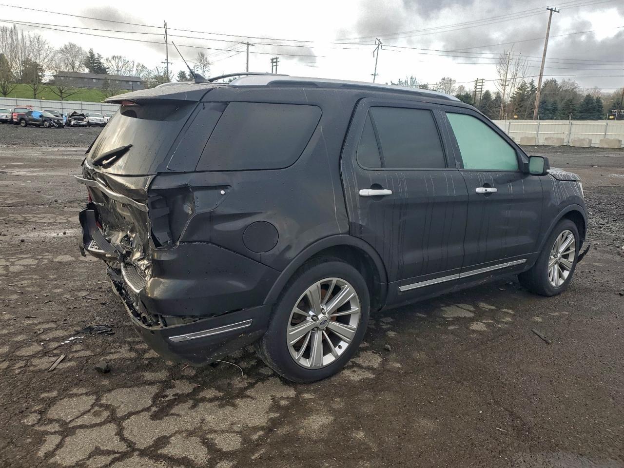 2019 Ford Explorer Limited - Image 3
