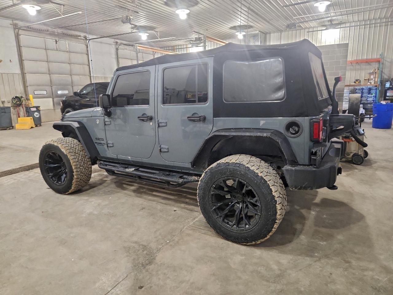 2015 Jeep Wrangler Unlimited Sport - Фото 2