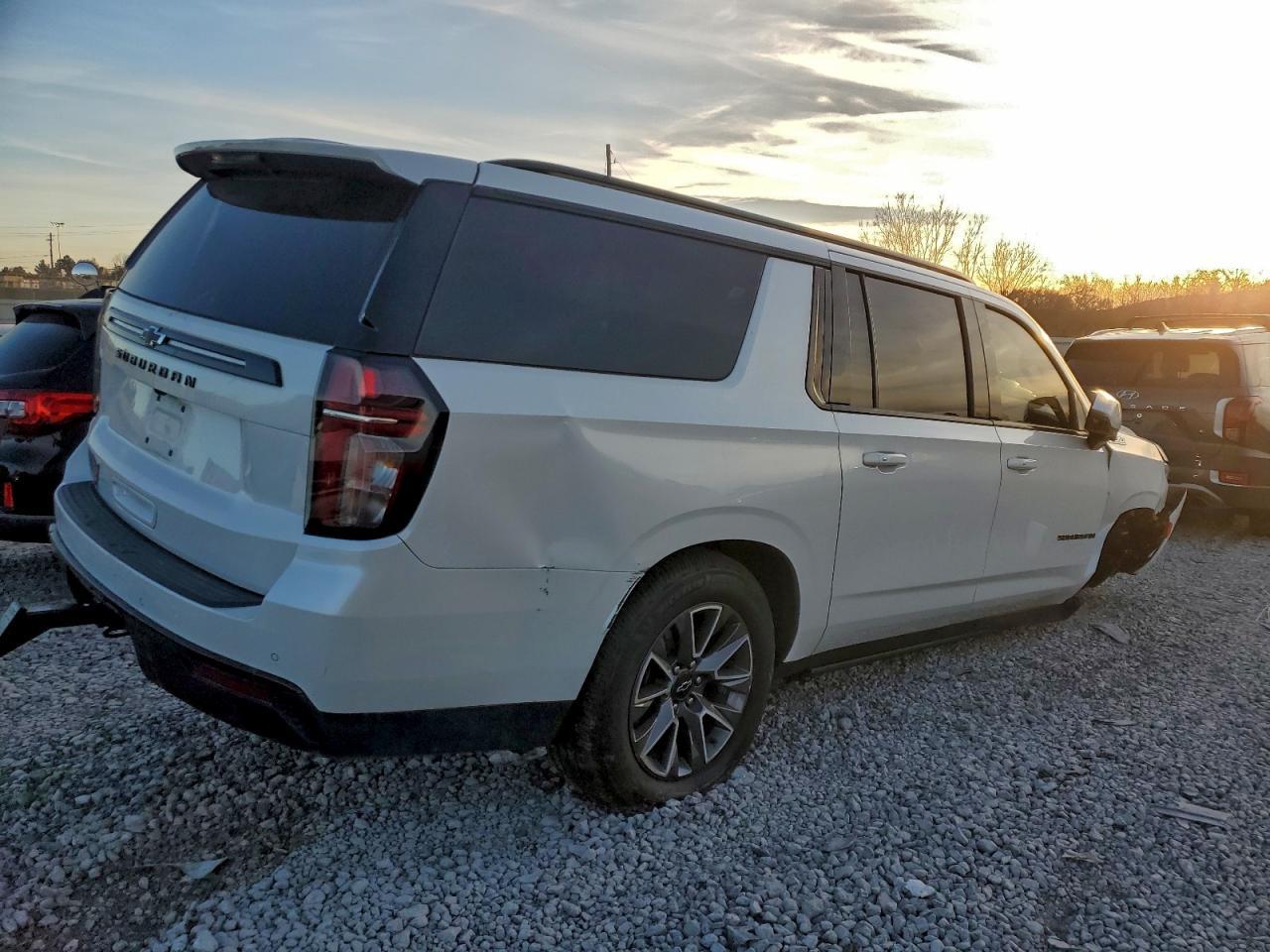 2023 Chevrolet Suburban K1500 Z71 - Image 3