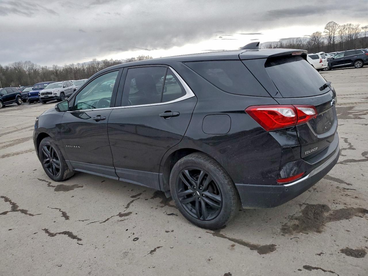 2020 Chevrolet Equinox Lt - Image 2