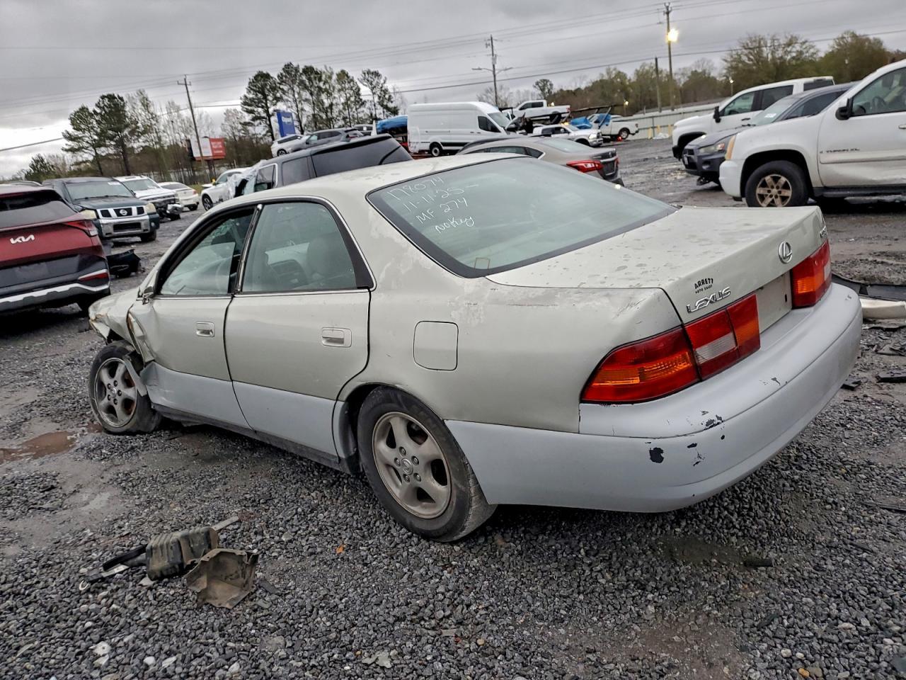 1999 Lexus Es 300 - Image 2