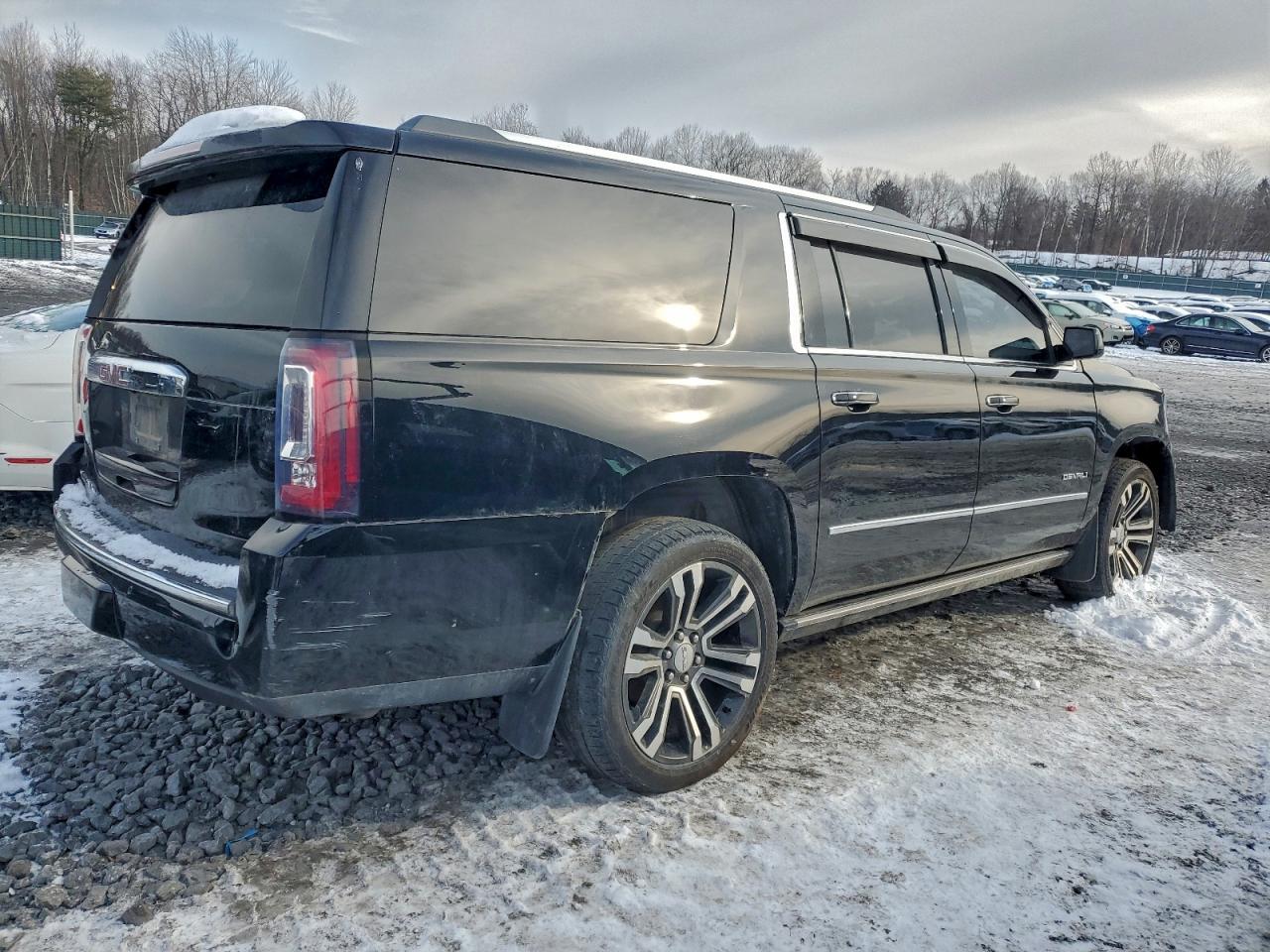 2017 GMC Yukon Xl Denali - Image 3