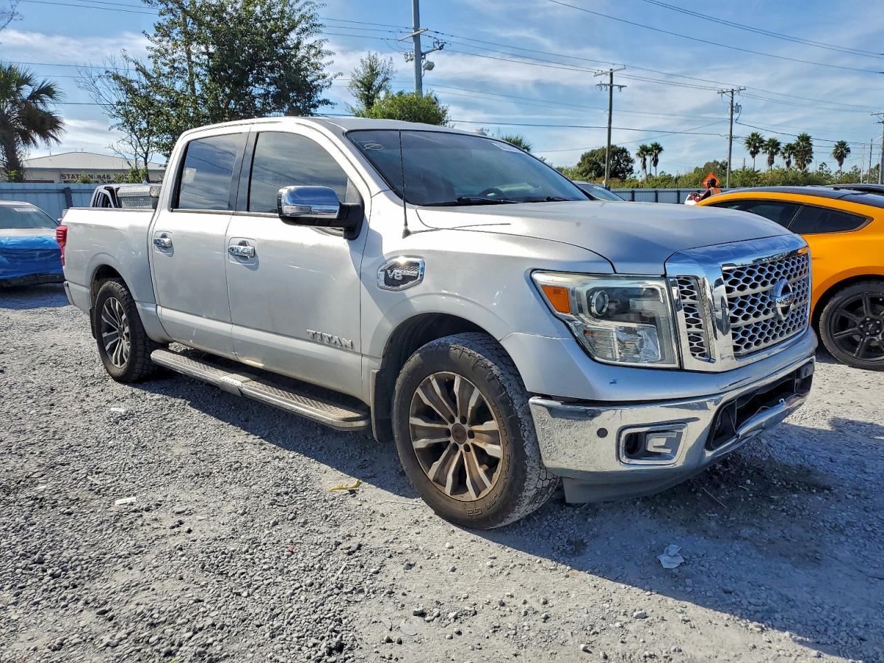 2017 Nissan Titan Sv - Image 4