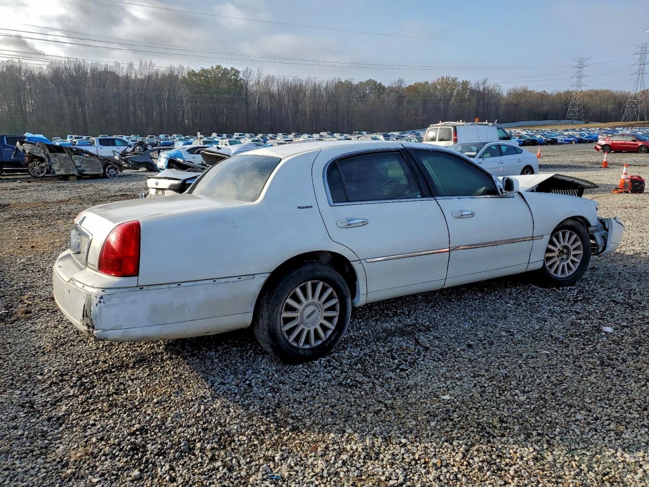 2004 Lincoln Town Car Executive - Фото 3