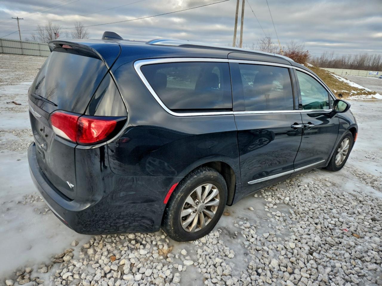 2018 Chrysler Pacifica Touring L Plus - Фото 3