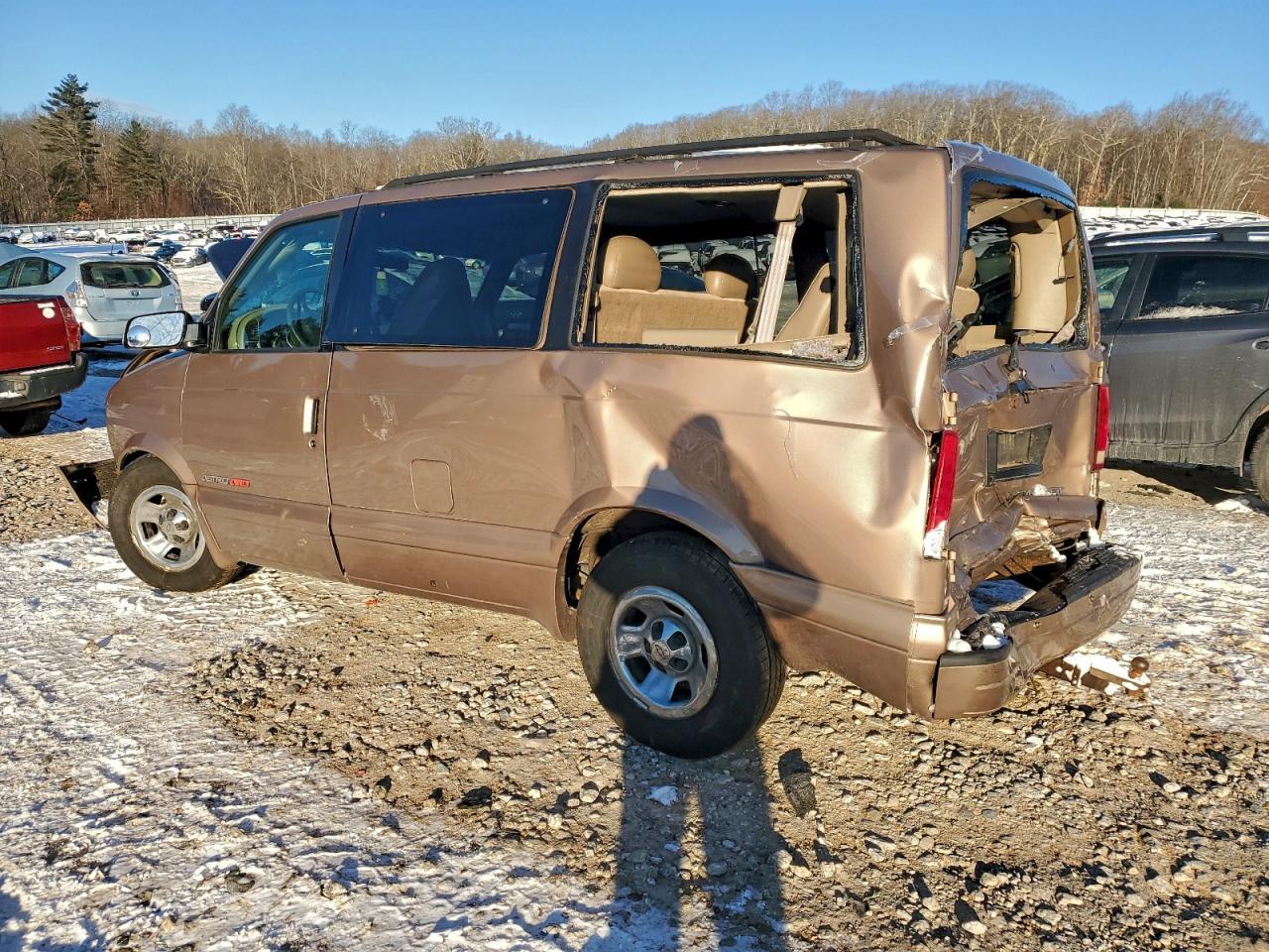 2001 Chevrolet Astro - Фото 2