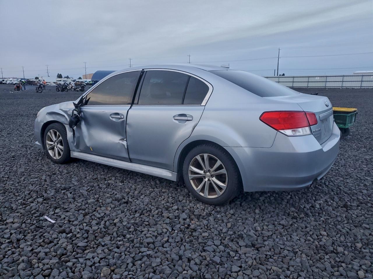 2013 Subaru Legacy 2.5I Limited - Фото 2