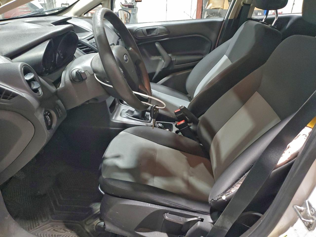 2019 Ford Fiesta S - Фото 7