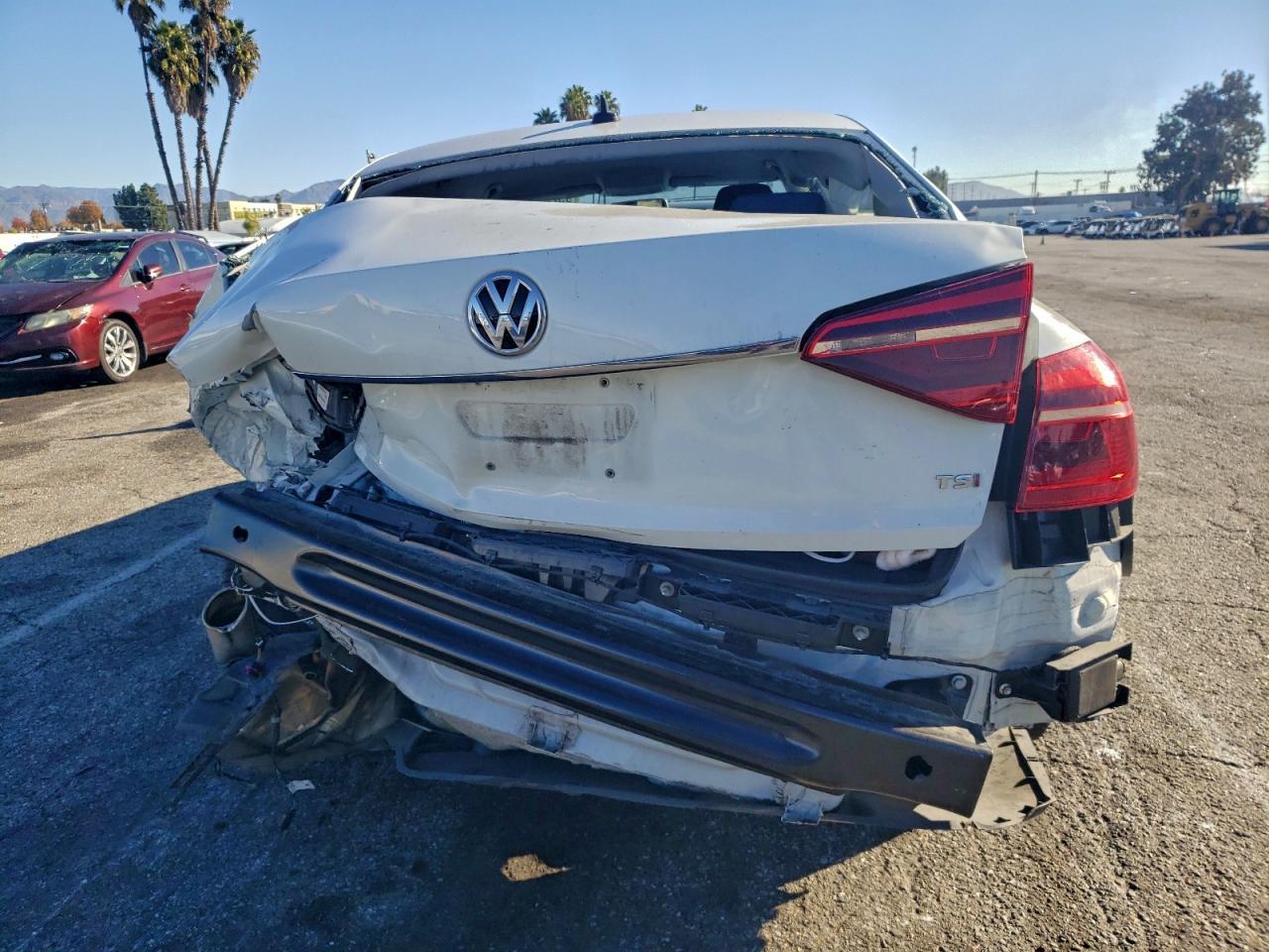 2017 Volkswagen Passat R-Line - Фото 6