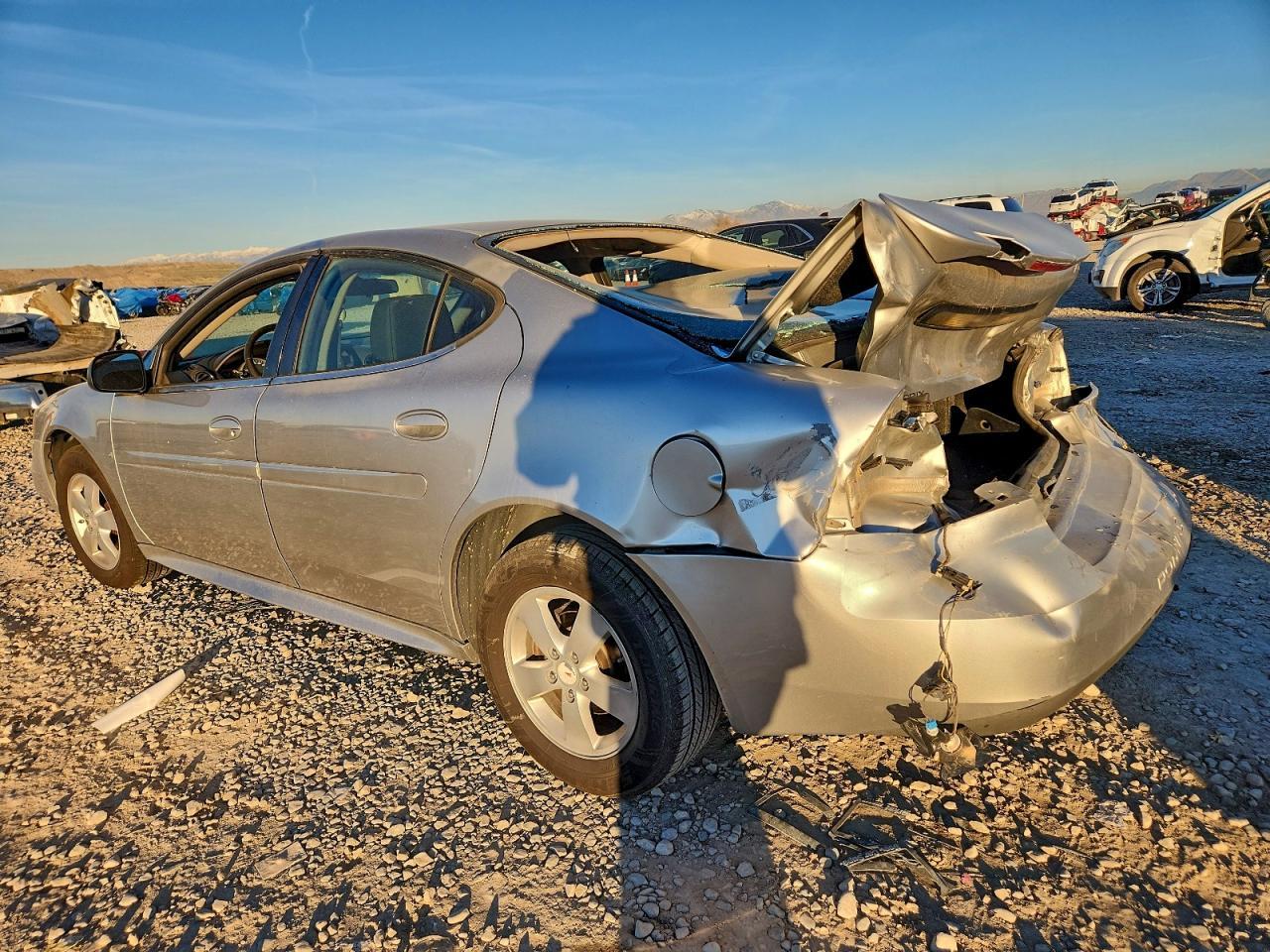 2007 Pontiac Grand Prix - Image 2